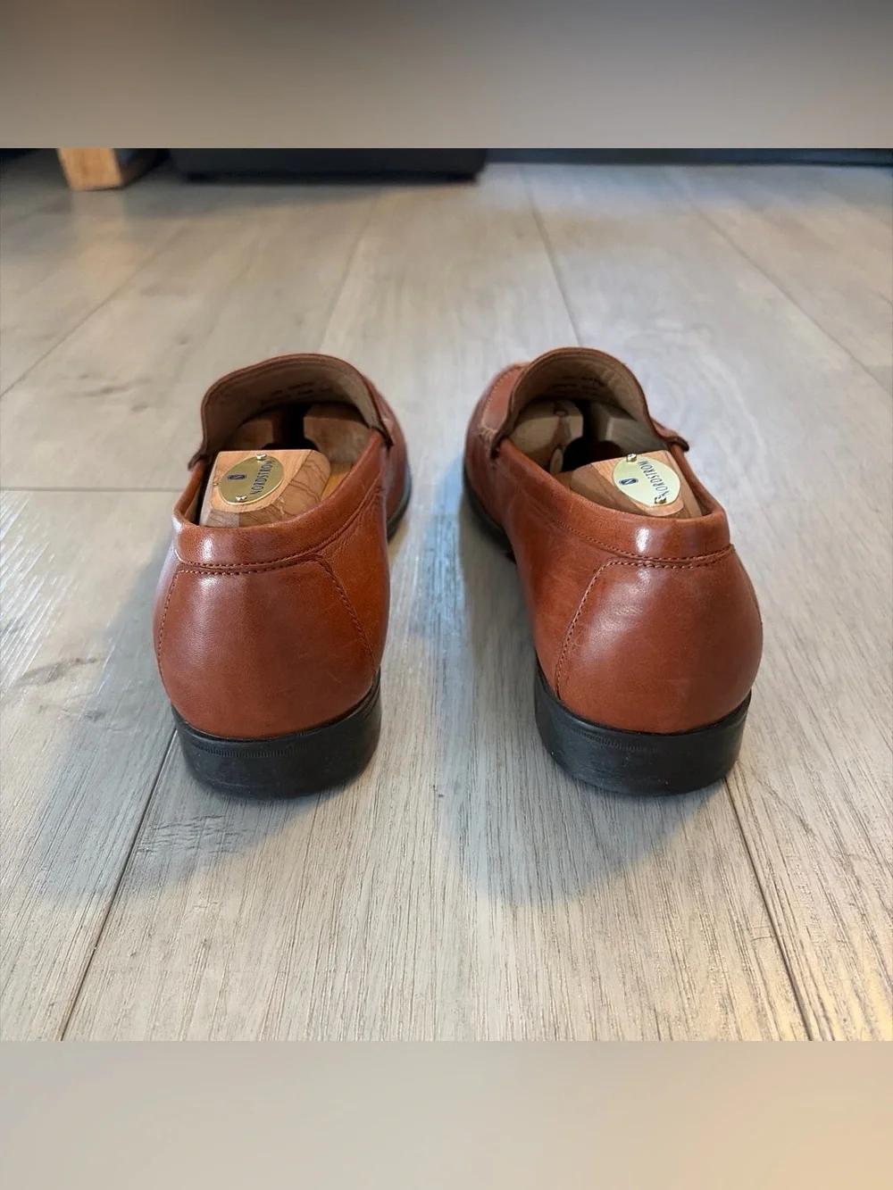 Johnston & Murphy refined slip